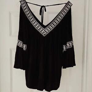 GG Collection Black Blouse with White Embroidery